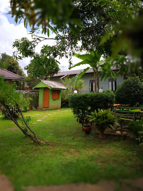 Baan Bua Guest House Csiangraj Kültér fotó